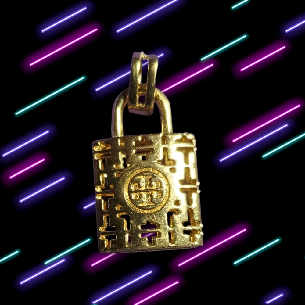 ✴️TORY BURCH GOLD TONE PENDANT    RARE